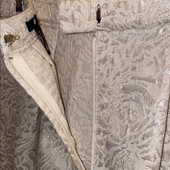 Fancy H&M skirt w/pockets! - Picture 2 of 4